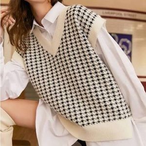 Houndstooth sweater vest, cream and black, size large